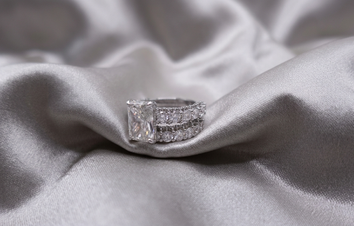 Radiant Cut Lab- Diamond Bridal Set: The Ultimate Sparkle (3.02 Carat)