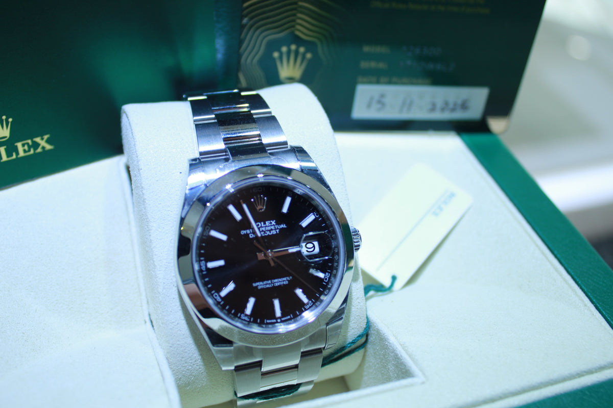 Rolex Datejust 41 | Black Dial | Smooth Bezel | Oyster Bracelet 2025